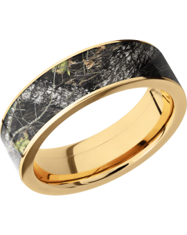 14K Yellow Gold 7mm flat band with a 6mm inlay of Mossy Oak Break Up Camo