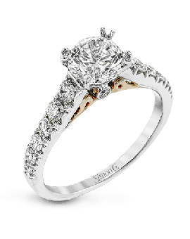 Engagement Ring in 18k Gold with Diamonds