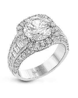 Engagement Ring in 18k Gold with Diamonds