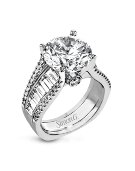 Engagement Ring in 18k Gold with Diamonds