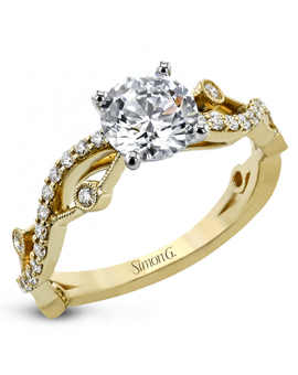 Engagement Ring in 18k Gold with Diamonds