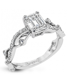 Engagement Ring in 18k Gold with Diamonds