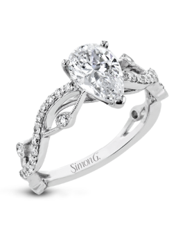 Engagement Ring in 18k Gold with Diamonds