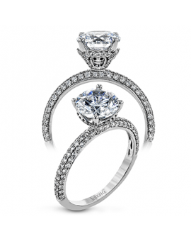 Engagement Ring in 18k Gold with Diamonds