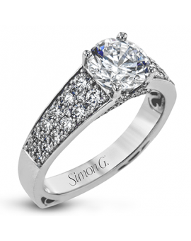 Engagement Ring in 18k Gold with Diamonds