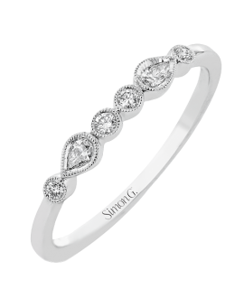 Engagement Ring in 18k Gold with Diamonds