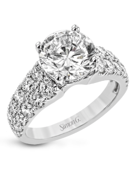 Engagement Ring in 18k Gold with Diamonds