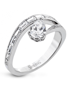 Engagement Ring in 18k Gold with Diamonds