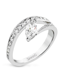 Engagement Ring in 18k Gold with Diamonds
