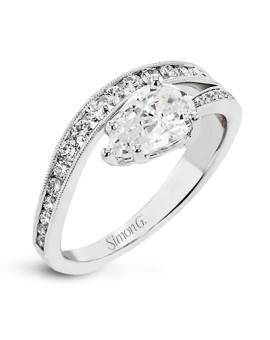 Engagement Ring in 18k Gold with Diamonds