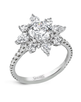 Engagement Ring in 18k Gold with Diamonds