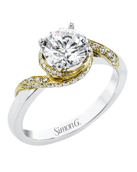 Engagement Ring in 18k Gold with Diamonds