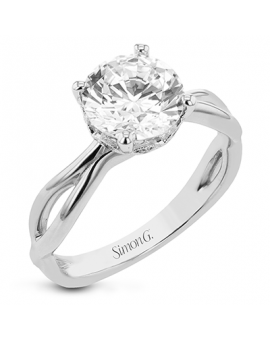 Engagement Ring in 18k Gold with Diamonds