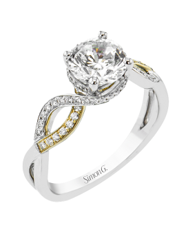 Engagement Ring in 18k Gold with Diamonds