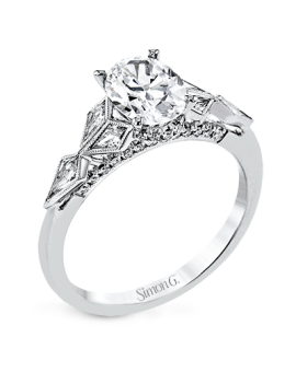 Engagement Ring in 18k Gold with Diamonds