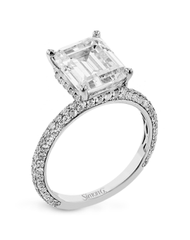 Engagement Ring in 18k Gold with Diamonds