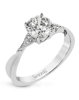 Engagement Ring in 18k Gold with Diamonds