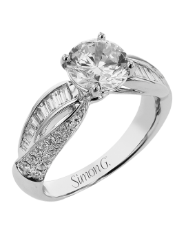 Engagement Ring in 18k Gold with Diamonds