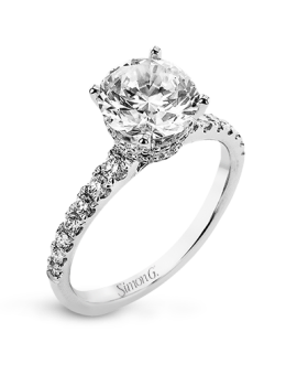 Engagement Ring in 18k Gold with Diamonds