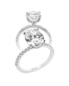 Engagement Ring in 18k Gold with Diamonds