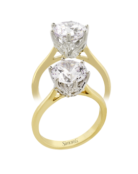 Engagement Ring in 18k Gold with Diamonds