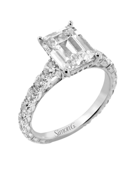 Engagement Ring in 18k Gold with Diamonds