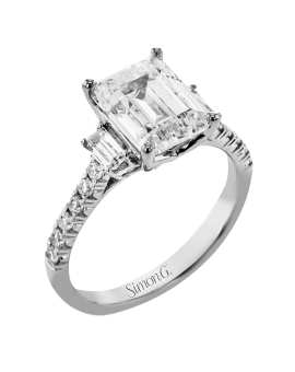 Engagement Ring in 18k Gold with Diamonds