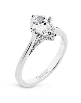 Engagement Ring in 18k Gold with Diamonds