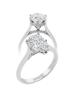 Engagement Ring in 18k Gold with Diamonds