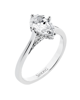 Engagement Ring in 18k Gold with Diamonds