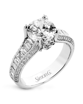 Engagement Ring in 18k Gold with Diamonds