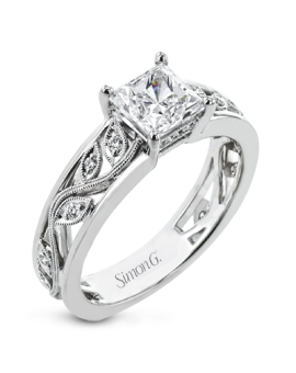 Engagement Ring in 18k Gold with Diamonds