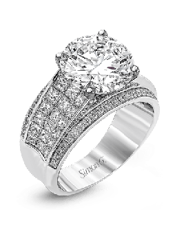 Engagement Ring in 18k Gold with Diamonds