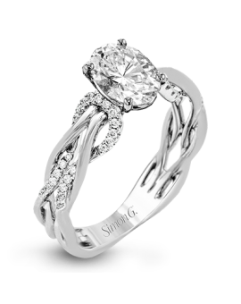 Engagement Ring in 18k Gold with Diamonds