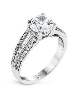 Engagement Ring in 18k Gold with Diamonds