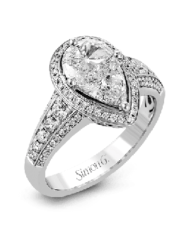 Engagement Ring in 18k Gold with Diamonds