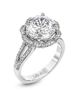 Engagement Ring in 18k Gold with Diamonds