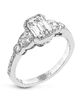 Engagement Ring in 18k Gold with Diamonds