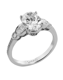 Engagement Ring in 18k Gold with Diamonds