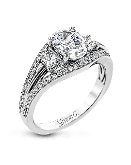 Engagement Ring in 18k Gold with Diamonds