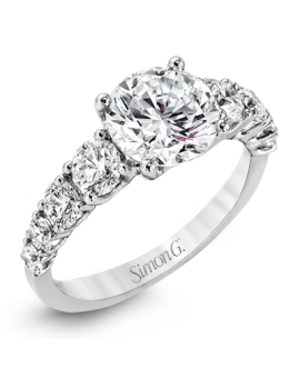 Engagement Ring in 18k Gold with Diamonds