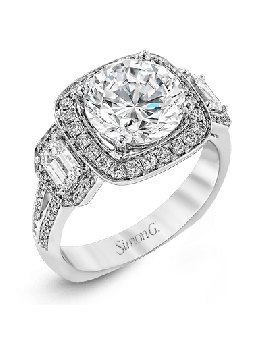 Engagement Ring in 18k Gold with Diamonds