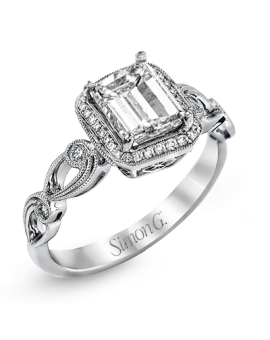 Engagement Ring in 18k Gold with Diamonds
