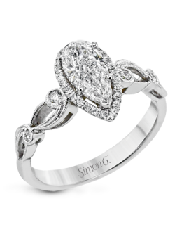 Engagement Ring in 18k Gold with Diamonds