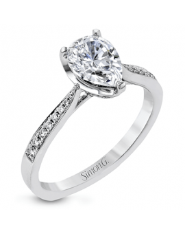 Engagement Ring in 18k Gold with Diamonds