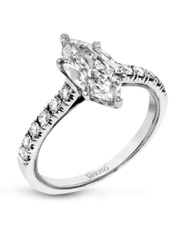 Engagement Ring in 18k Gold with Diamonds