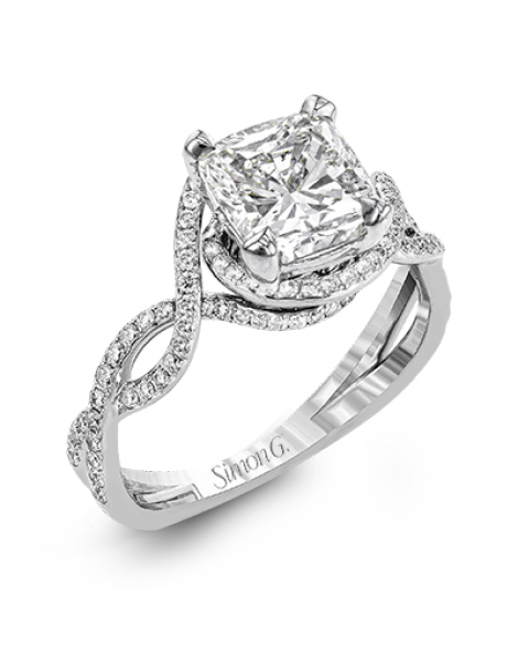 Engagement Ring in 18k Gold with Diamonds