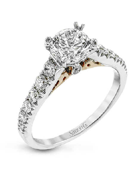 Engagement Ring in 18k Gold with Diamonds