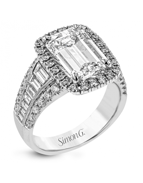 Engagement Ring in 18k Gold with Diamonds
