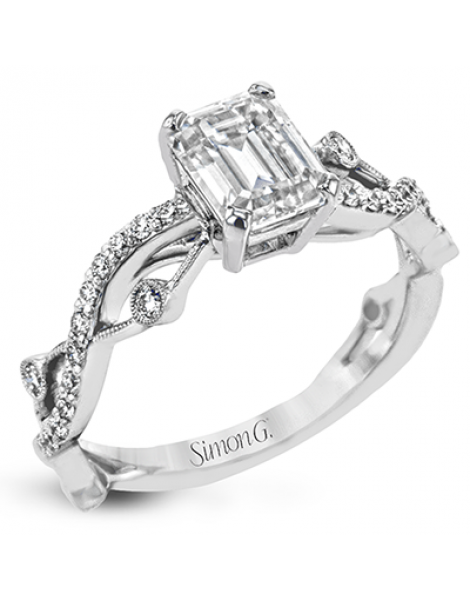 Engagement Ring in 18k Gold with Diamonds